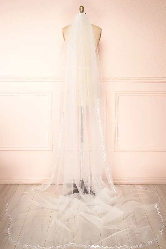 Tullia | White Mesh Wedding Veil w/ Lace & Pearls